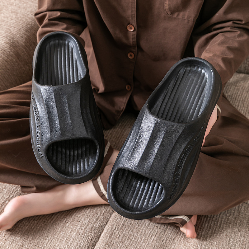 Ciabatte Estive in EVA per Uom - Men'S Fashion News recensione e prezzo